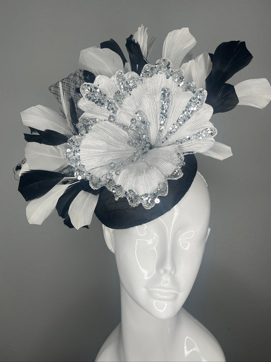 Elegant Black Feather White Feather Kentucky Derby Fascinator Hat Feather Headpiece Kentucky Derby Silver Couture Oaks Race Day Fascinator