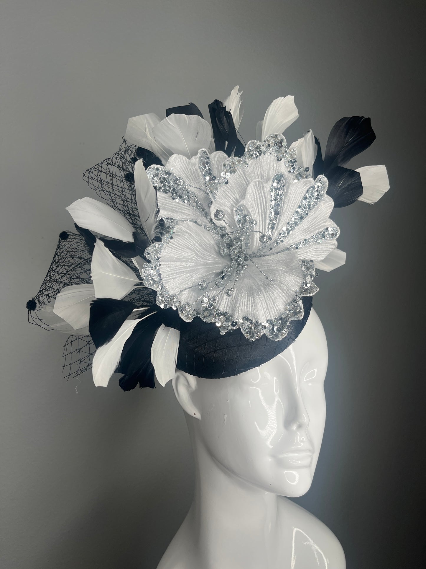 Elegant Black Feather White Feather Kentucky Derby Fascinator Hat Feather Headpiece Kentucky Derby Silver Couture Oaks Race Day Fascinator