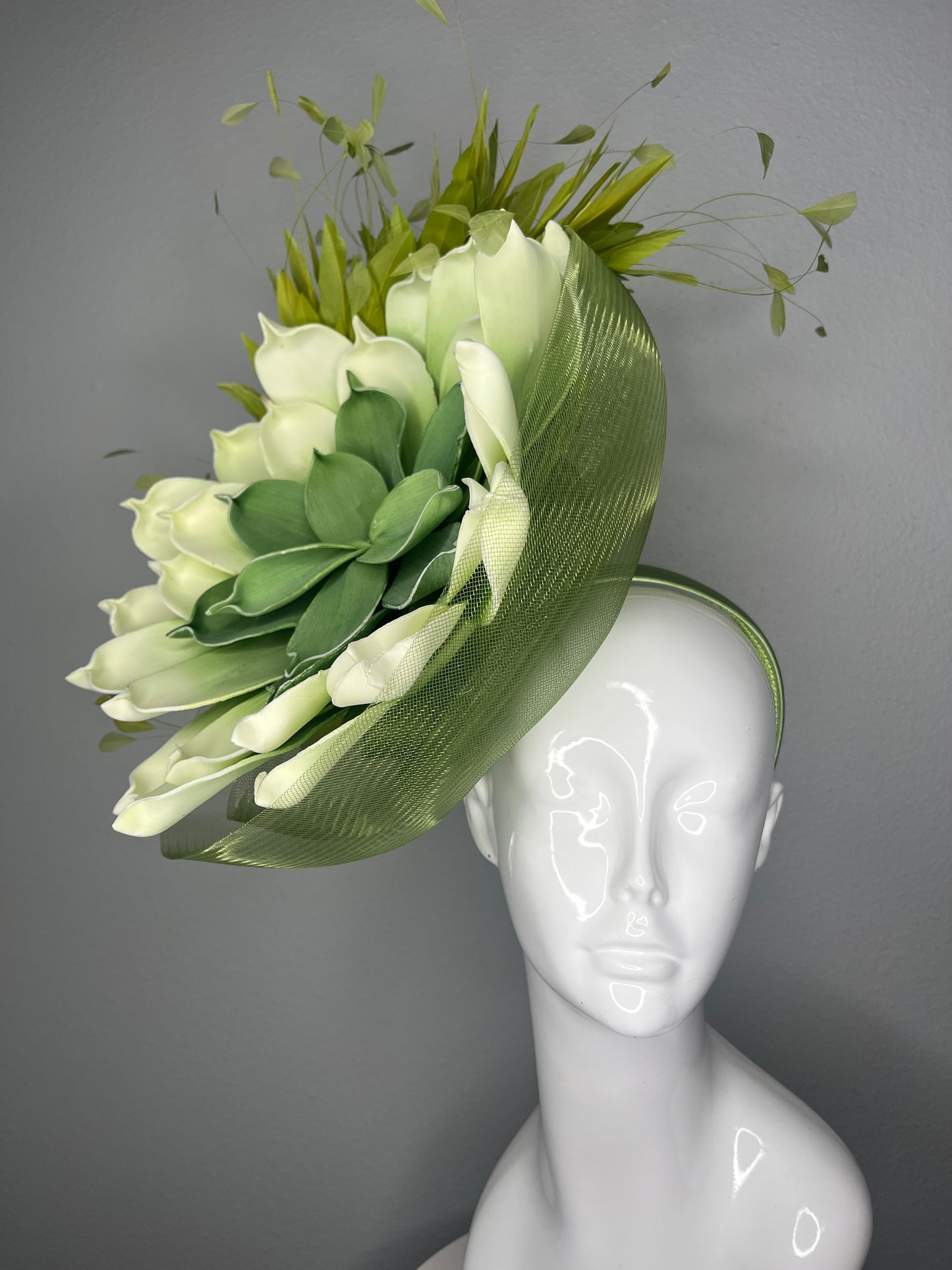 Sculptural Green & Ivory Floral Fascinator with Modern Leaf Detail