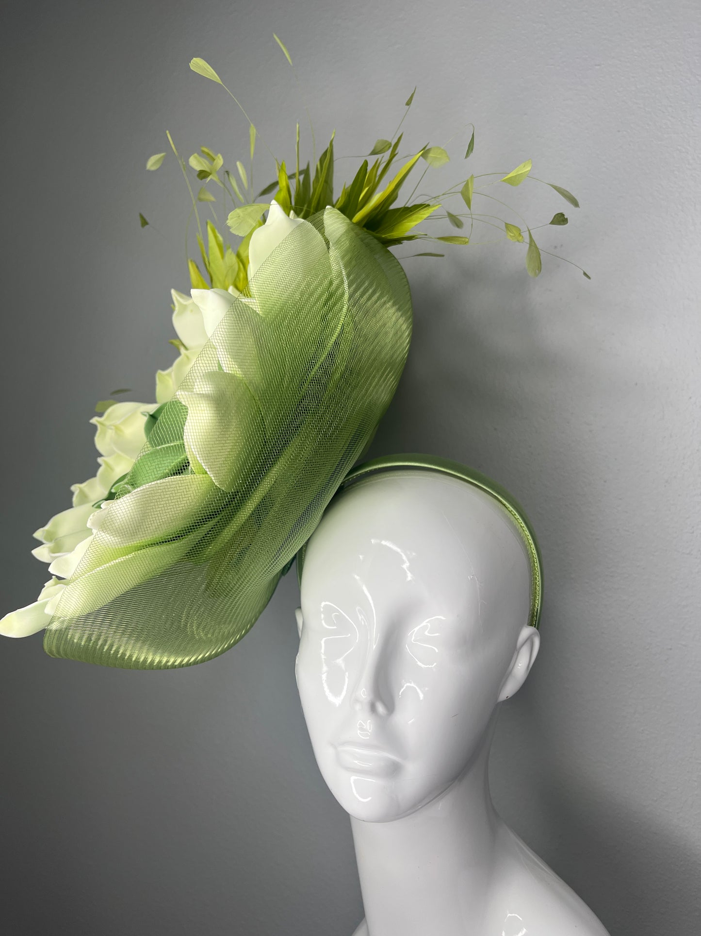 Sculptural Green & Ivory Floral Fascinator with Modern Leaf Detail