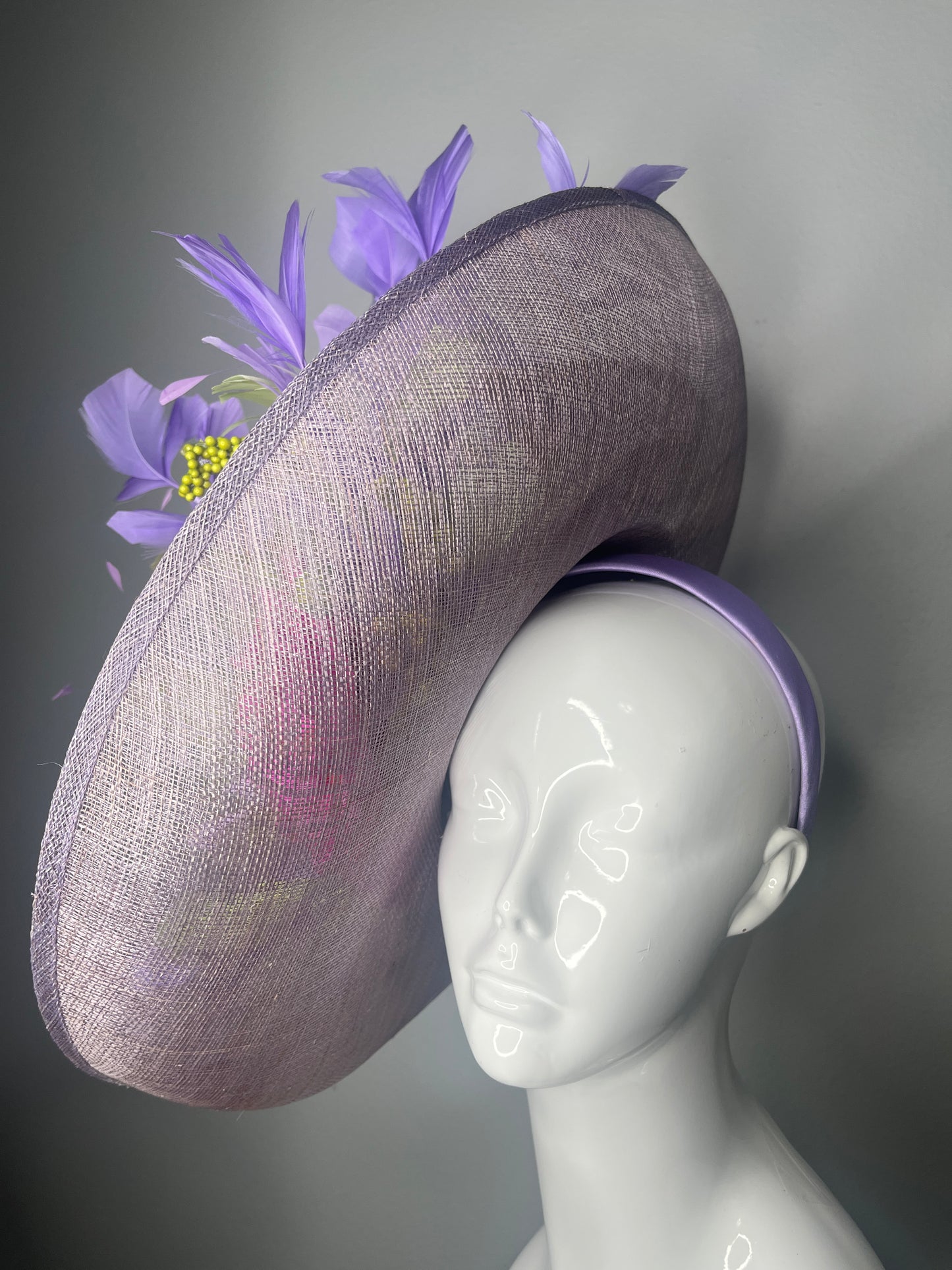 Lavender Purple Kentucky Derby Fascinator Hat – Sculpted Sinamay Headpiece with Pink Floral & Feathers for Race Day