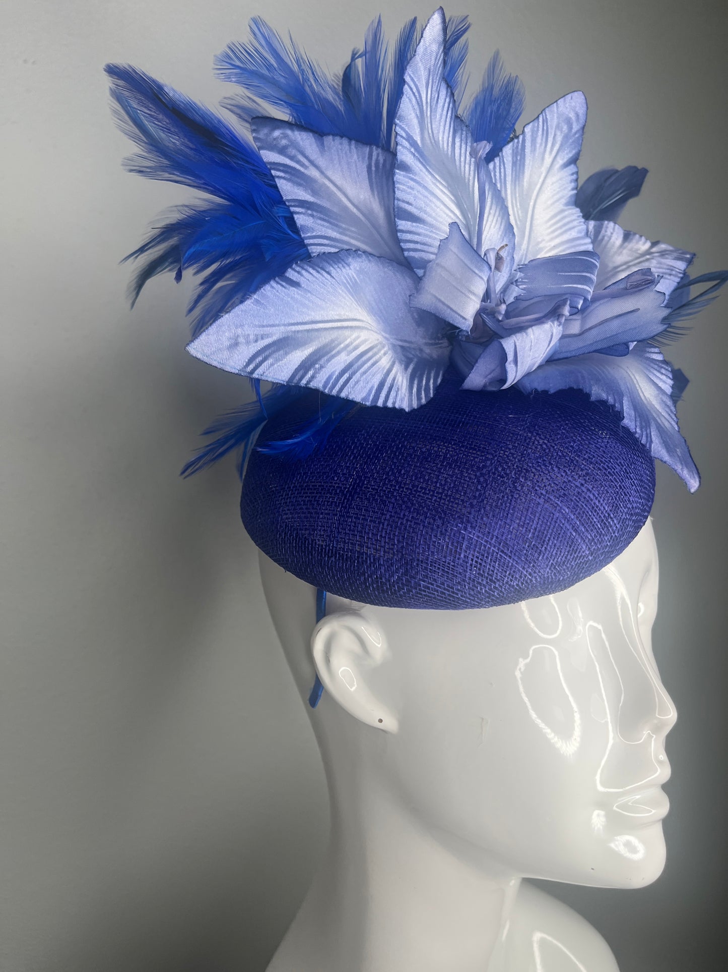 Periwinkle Blue Lily Fascinator – Elegant Derby Hat with Sculpted Petals & Feather Accents