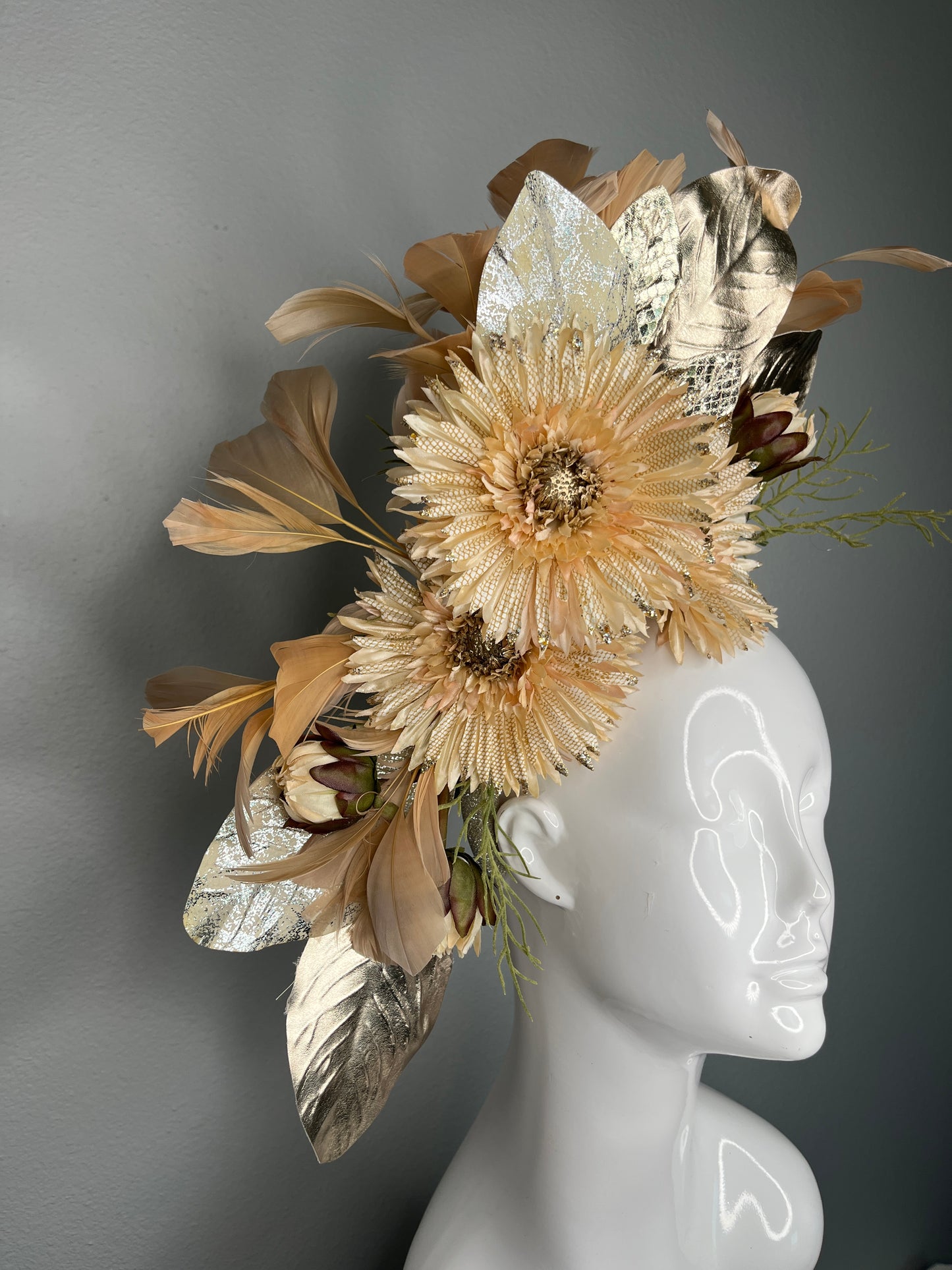 Champagne Gold Floral Fascinator Headband – Neutral Derby Hat with Metallic Leaves & Feather Detail